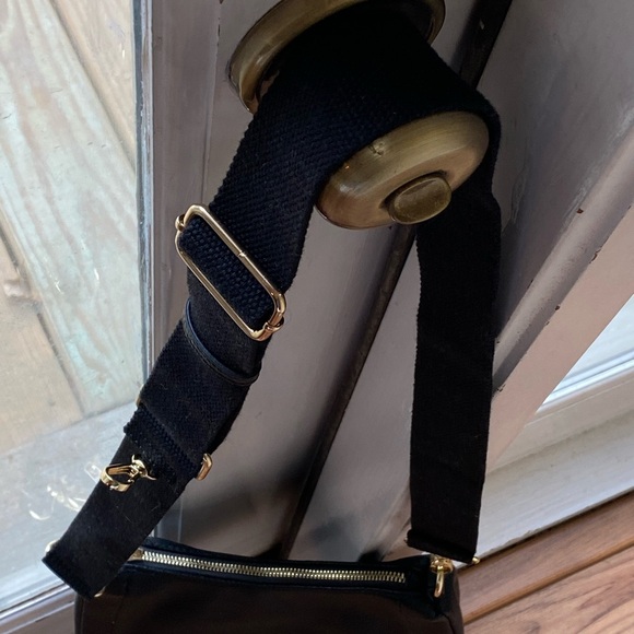 Black and gold - Picture 14 of 16